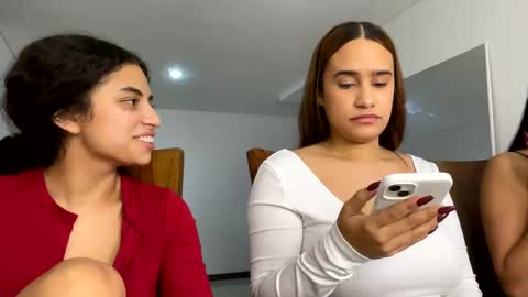 Snapshot of isabellakoffs chatting on January 16, 3:23 am Isabella.. back again online show from January 16, 3:23 am