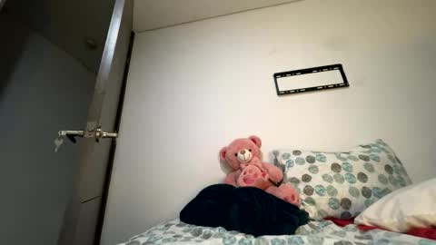 Snapshot of isabellakoffs chatting on February 1, 3:16 am Isabella.. back again online show from February 1, 3:16 am