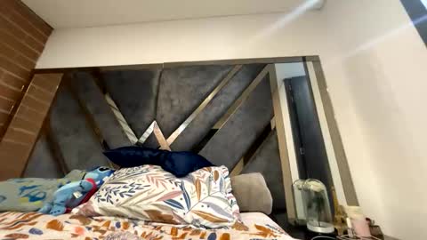 Snapshot of isabellakoffs chatting on February 13, 12:17 am Isabella.. back again online show from February 13, 12:17 am