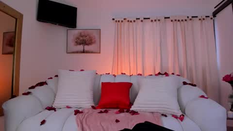 Snapshot of isabellalux_ chatting on February 14, 1:08 pm ISABELLA online show from February 14, 1:08 pm