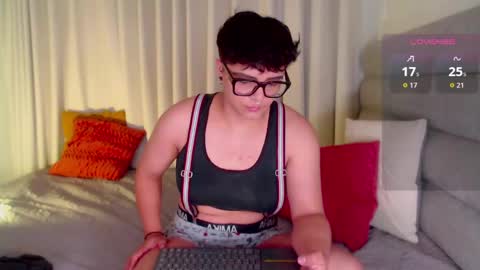 Isabella Mout  online show from May 7, 11:37 am