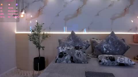    online show from October 1, 11:49 am