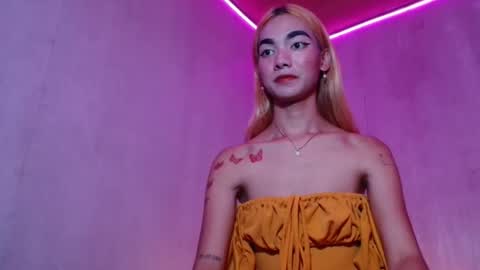 isabellatx online show from April 17, 12:30 pm