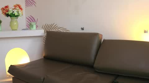   online show from March 25, 12:44 pm