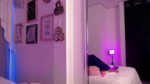 Isabelle Daza online show from March 30, 12:28 pm