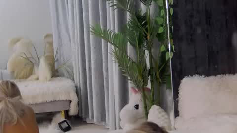 Snapshot of isabelleethan chatting on April 23, 2:13 am IsabelleEthan online show from April 23, 2:13 am