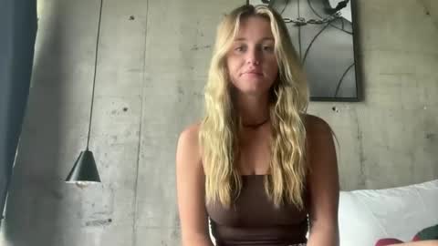 isabellesings online show from February 15, 5:26 am