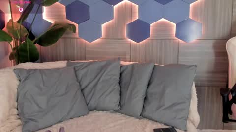    online show from July 4, 3:35 am