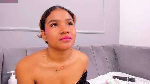 Snapshot of isabellsmmith chatting on January 4, 10:05 am Isabellsmmith online show from January 4, 10:05 am