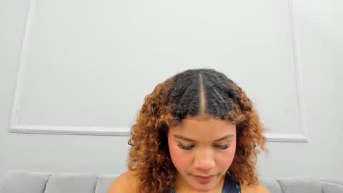 Snapshot of isabellsmmith chatting on January 5, 4:04 am Isabellsmmith online show from January 5, 4:04 am