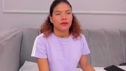 Snapshot of isabellsmmith chatting on January 18, 10:17 am Isabellsmmith online show from January 18, 10:17 am