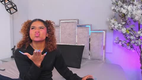 Snapshot of isabellsmmith chatting on January 25, 3:40 am Isabellsmmith online show from January 25, 3:40 am