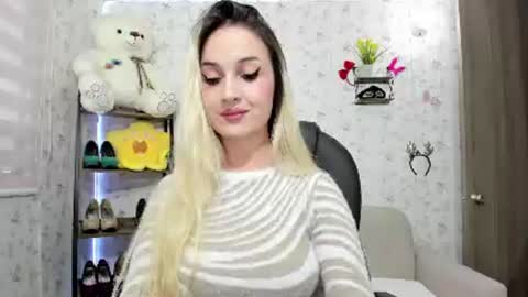 Snapshot of isablonde1 chatting on July 8, 9:30 pm ISABELLA online show from July 8, 9:30 pm