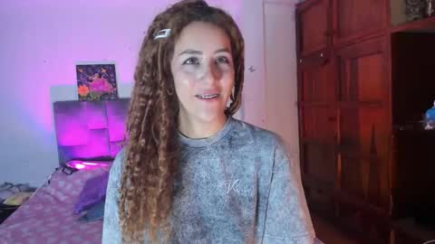 Isabela  online show from September 29, 3:00 am