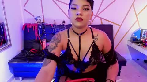 isabela online show from October 22, 2:45 am
