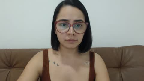 Emma online show from November 8, 9:46 pm