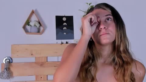 ishabellalopez online show from December 28, 8:26 am