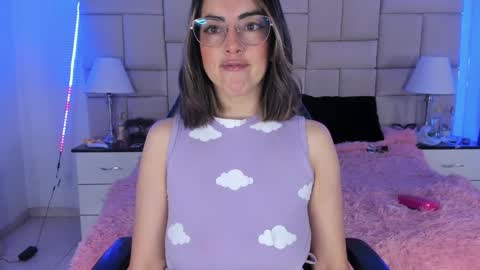 Snapshot of isis_loveyes_ chatting on December 11, 10:27 pm Pauli online show from December 11, 10:27 pm