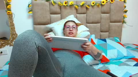 Snapshot of isisduzan chatting on December 9, 5:29 am isisduzan online show from December 9, 5:29 am