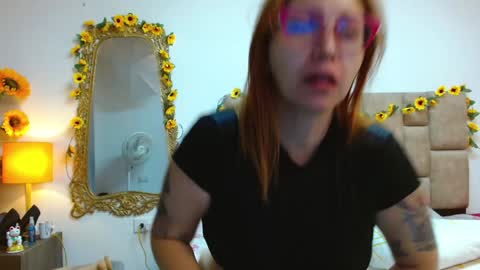 Snapshot of isisduzan chatting on December 31, 5:33 am isisduzan online show from December 31, 5:33 am