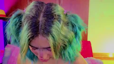 Isisjones18 online show from May 5, 3:25 am