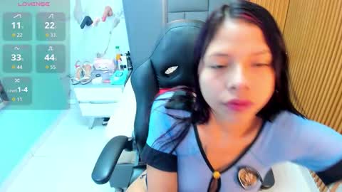 Snapshot of isisleroy chatting on January 16, 2:59 am ISIS online show from January 16, 2:59 am