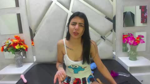 Snapshot of isisrousexx chatting on January 6, 9:19 am isisrousexx online show from January 6, 9:19 am