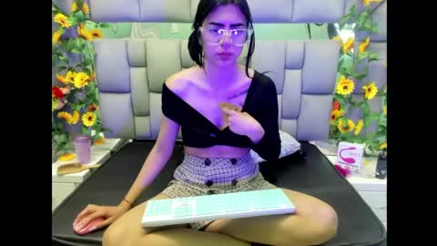 Snapshot of isisrousexx chatting on February 25, 6:14 am isisrousexx online show from February 25, 6:14 am