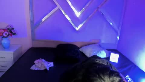 Snapshot of isisrousexx chatting on March 2, 2:41 am isisrousexx online show from March 2, 2:41 am