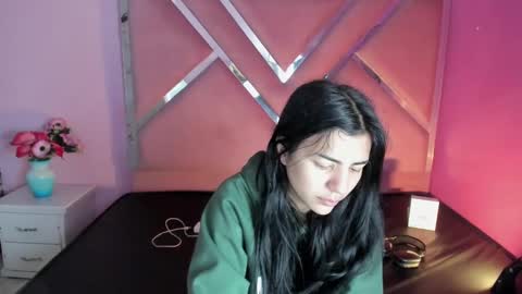 Snapshot of isisrousexx chatting on March 4, 3:00 am isisrousexx online show from March 4, 3:00 am