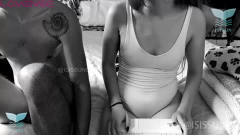 Isis SUN online show from November 4, 3:33 pm