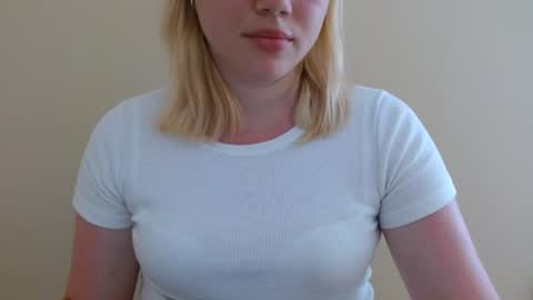 Isla online show from June 27, 6:07 am