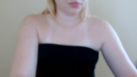 Isla online show from July 3, 6:09 am