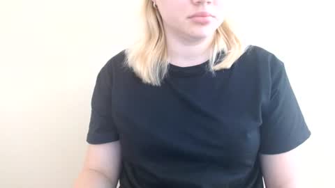 Isla online show from July 17, 5:58 am
