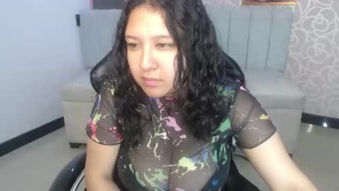isla_ch online show from July 10, 8:00 pm