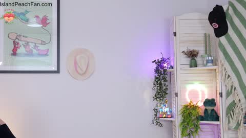 Lou  Peaches online show from March 14, 2:33 pm