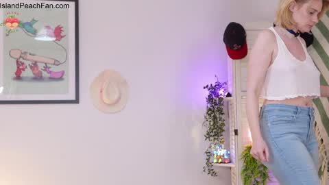 Lou  Peaches online show from March 27, 3:23 pm