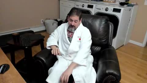 Snapshot of islandguy70 chatting on February 4, 9:04 am Jim online show from February 4, 9:04 am