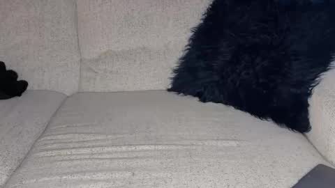 isocialmedia online show from February 25, 12:15 pm