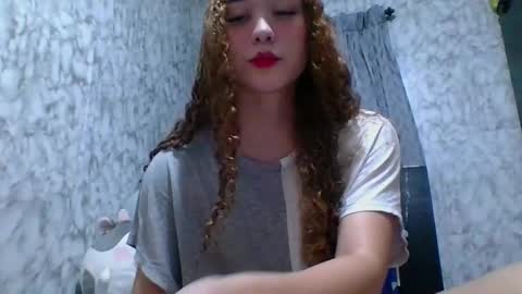 Snapshot of issa30213 chatting on December 22, 2:06 am Issa online show from December 22, 2:06 am