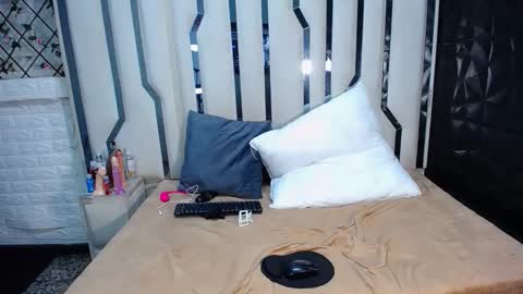 Snapshot of issa_blue chatting on June 1, 4:52 pm issa_blue online show from June 1, 4:52 pm