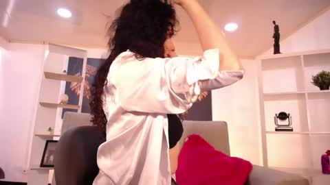 issa_milf online show from May 28, 12:13 pm