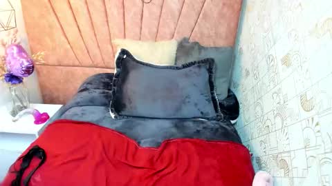 ISSA MILF online show from October 27, 2:10 pm