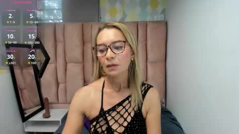 ISSA MILF online show from March 5, 1:18 pm