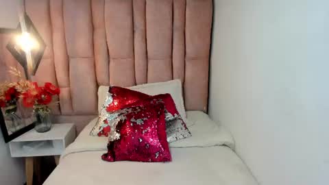 Snapshot of issa_milf__ chatting on July 10, 4:09 pm ISSA MILF online show from July 10, 4:09 pm