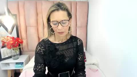 Snapshot of issa_milf__ chatting on July 16, 4:13 pm ISSA MILF online show from July 16, 4:13 pm