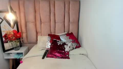 Snapshot of issa_milf__ chatting on July 17, 1:51 pm ISSA MILF online show from July 17, 1:51 pm