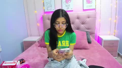 Issa  online show from October 23, 3:50 am