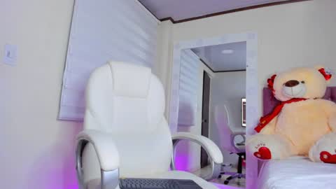 Snapshot of issabellarodriguez chatting on February 5, 8:43 am Isa online show from February 5, 8:43 am