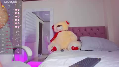 Snapshot of issabellarodriguez chatting on March 11, 6:32 am Isa online show from March 11, 6:32 am